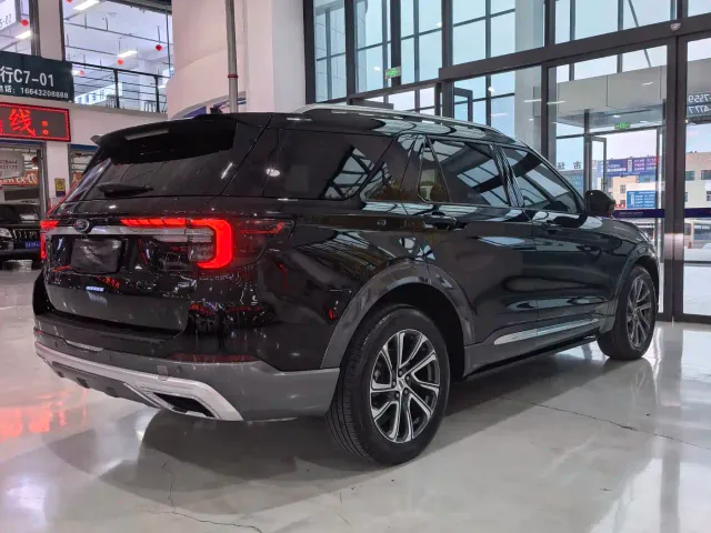 Ford Explorer — Фото автомобиля 21
