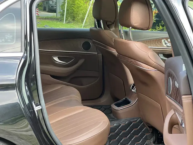 Mercedes-Benz E-Class — Фото автомобиля 16