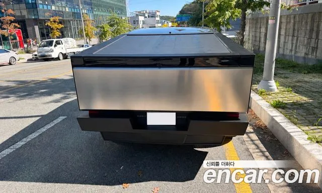 Tesla Cybertruck — Фото автомобиля 4