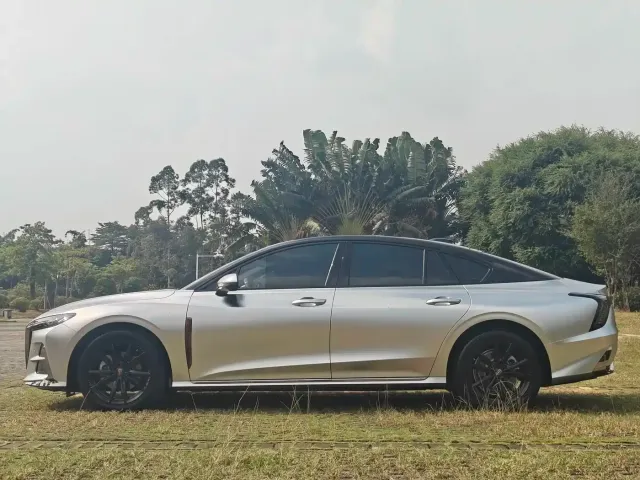 Hongqi H6 — Фото автомобиля 5