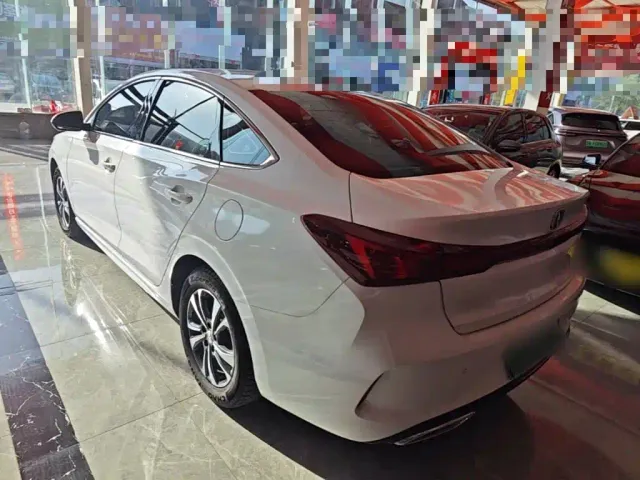 Changan Eado — Фото автомобиля 4