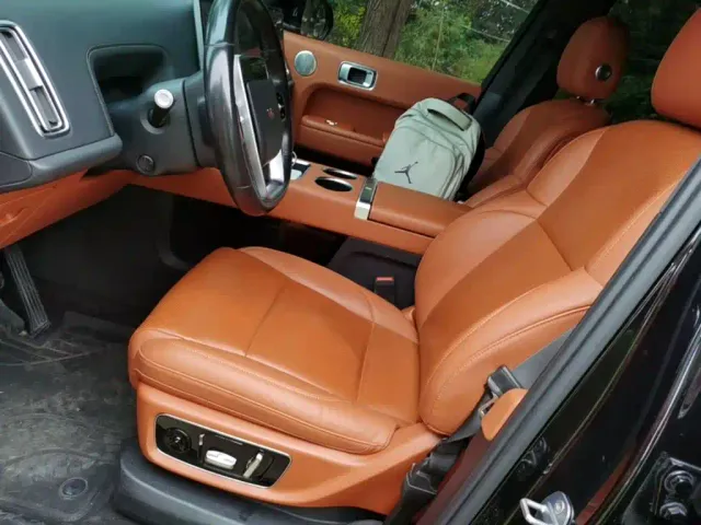 Li Auto L8 — Фото автомобиля 14
