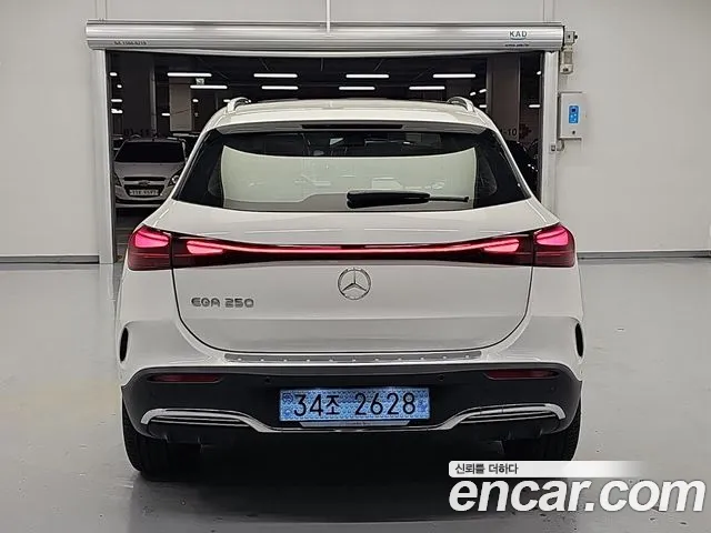 Mercedes-Benz EQA — Фото автомобиля 3