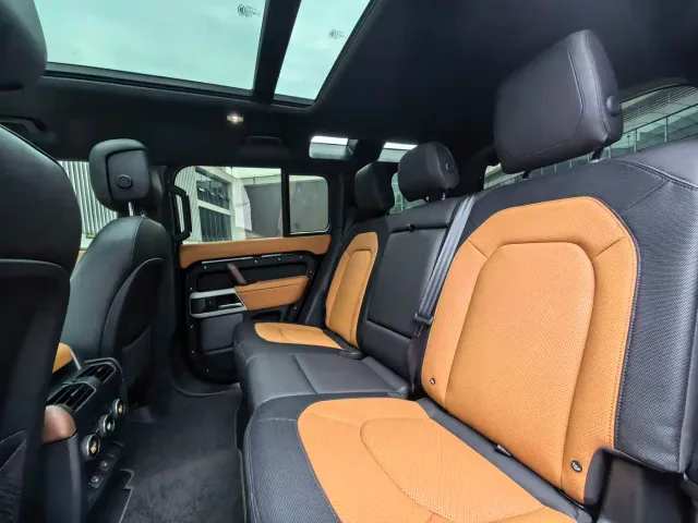 Land Rover Defender — Фото автомобиля 15