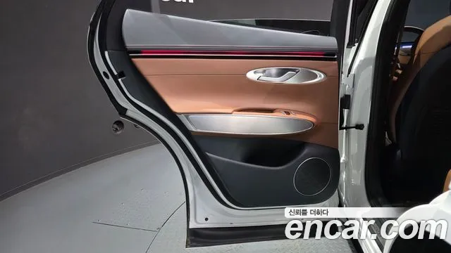 Genesis GV70 — Фото автомобиля 25