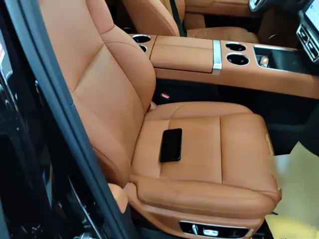 Li Auto L8 — Фото автомобиля 24