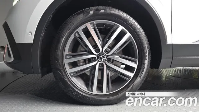 Volkswagen Tiguan — Фото автомобиля 5