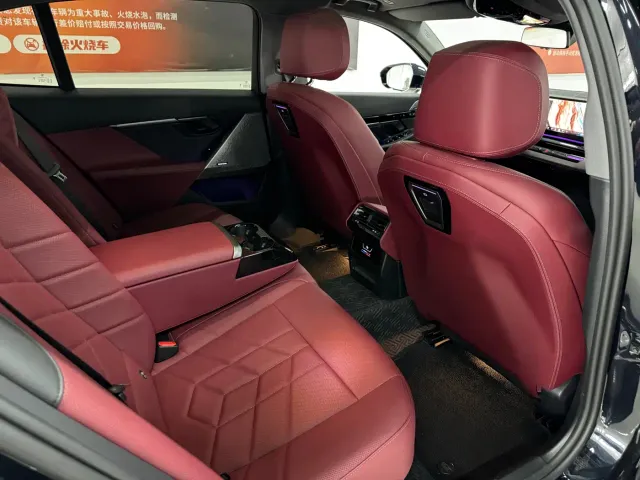 BMW 5 Series — Фото автомобиля 8