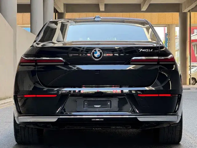 BMW 7 Series — Фото автомобиля 4