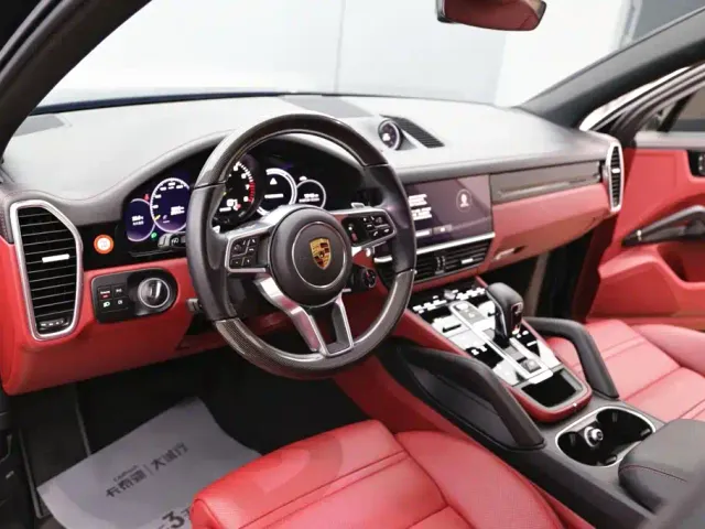 Porsche Cayenne — Фото автомобиля 14