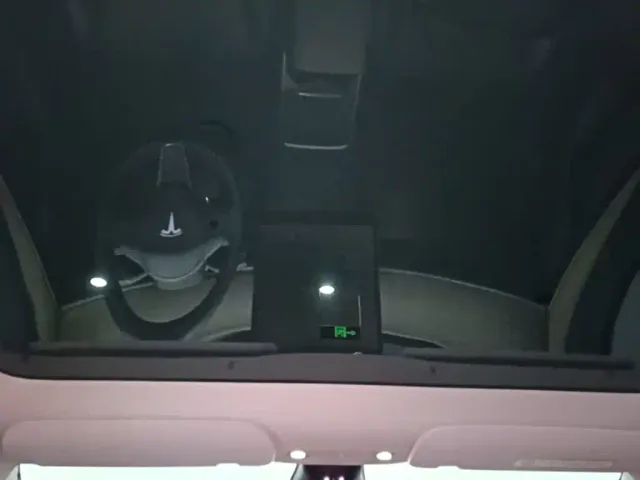 Tesla Model Y — Фото автомобиля 17