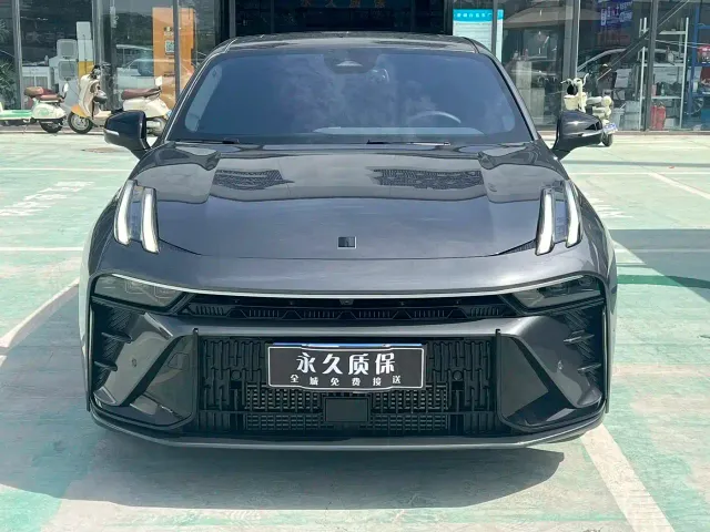 Lynk & Co 03 — Фото автомобиля 2