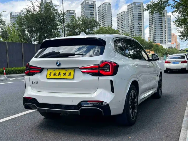 BMW iX3 — Фото автомобиля 5