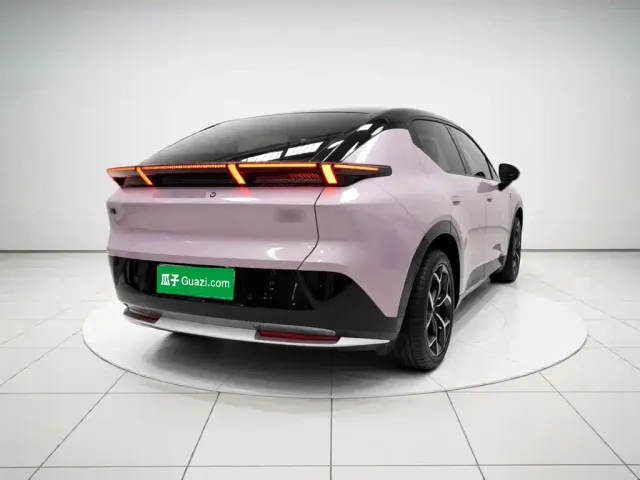 Lynk & Co Z20 — Фото автомобиля 6