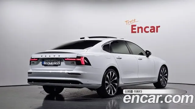 Volvo S90 — Фото автомобиля 2