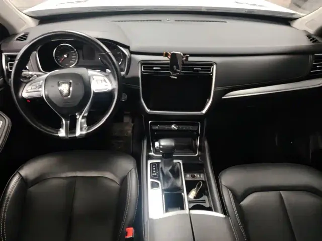 Roewe RX8 — Фото автомобиля 12