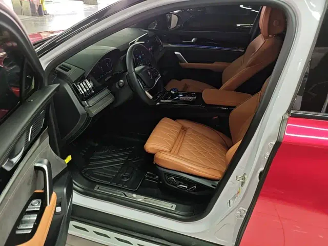 BYD Tang — Фото автомобиля 15