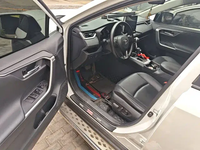 Toyota RAV4 — Фото автомобиля 15