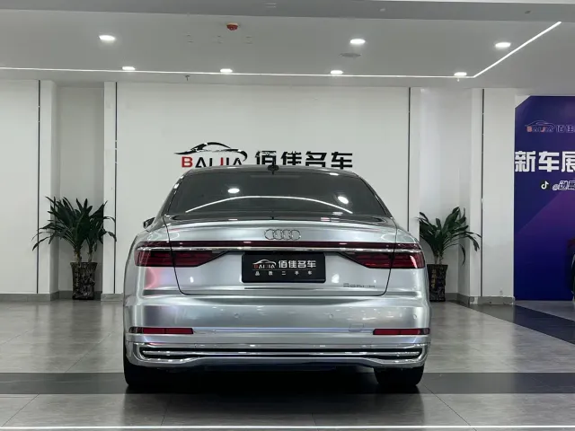 Audi A8 — Фото автомобиля 6