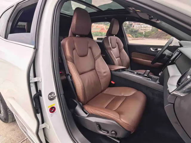 Volvo XC60 — Фото автомобиля 10