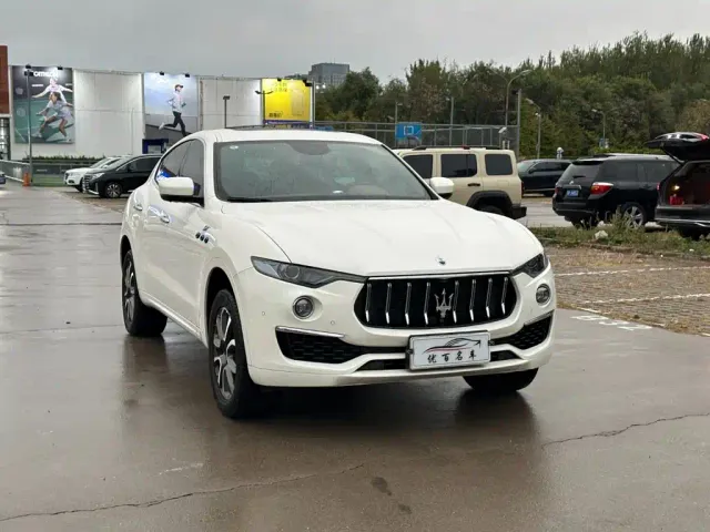 Maserati Levante — Фото автомобиля 3