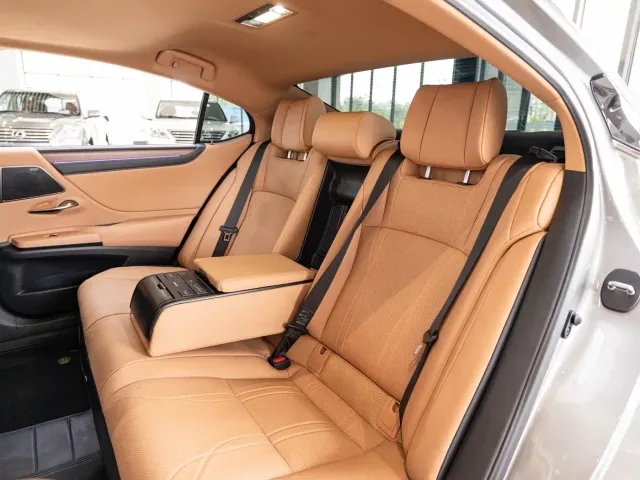 Lexus ES — Фото автомобиля 12