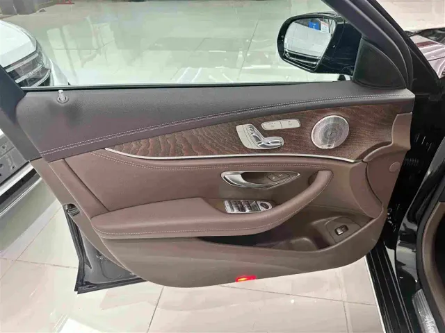 Mercedes-Benz E-Class — Фото автомобиля 6