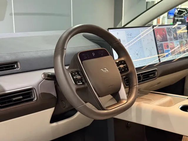 Li Auto MEGA — Фото автомобиля 5