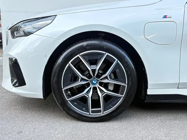 BMW i5 — Фото автомобиля 4
