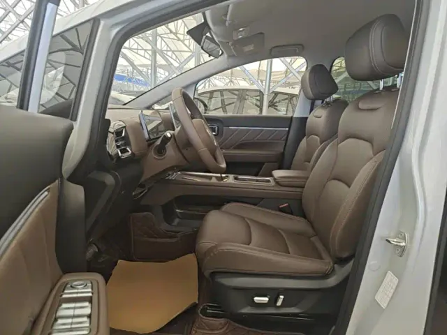 Wuling Starlight 730 — Фото автомобиля 14