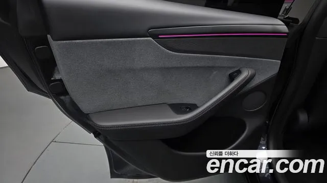 Tesla Model Y — Фото автомобиля 14