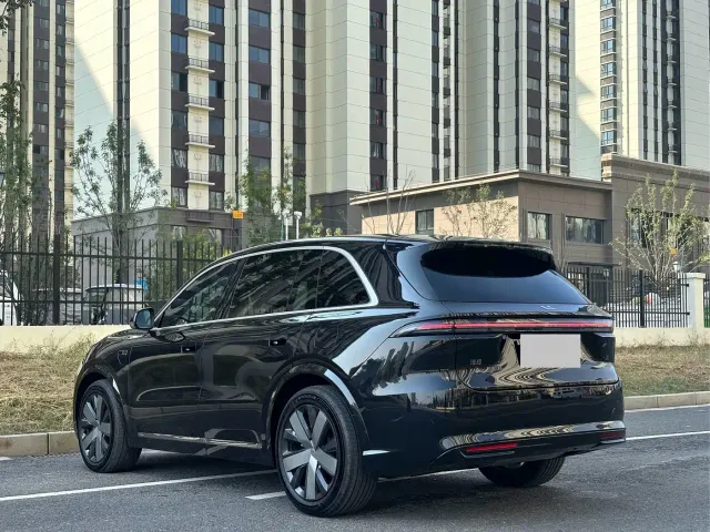 Li Auto L8 — Фото автомобиля 14