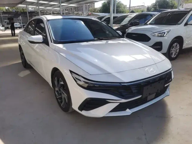 Hyundai Elantra — Фото автомобиля 3