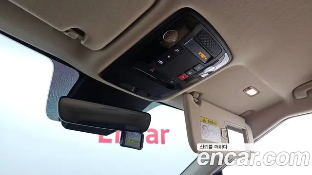 Kia Carnival Generation 4 — Фото автомобиля 24