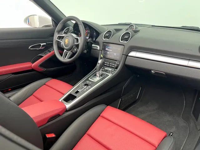 Porsche 718 — Фото автомобиля 15