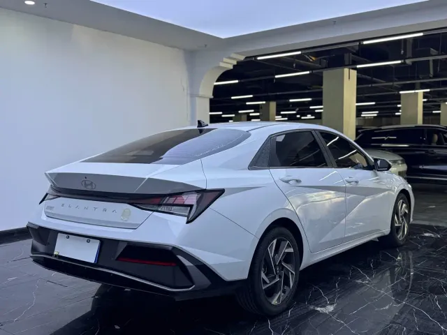 Hyundai Elantra — Фото автомобиля 13