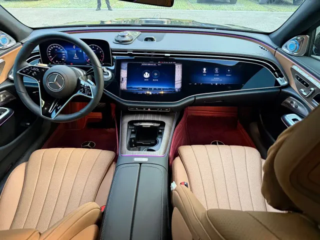Mercedes-Benz E-Class — Фото автомобиля 12