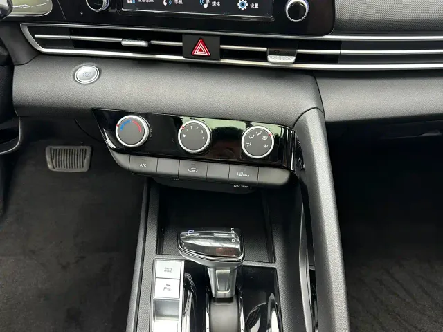 Hyundai Elantra — Фото автомобиля 14