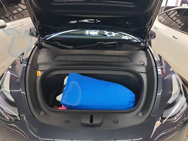 Tesla Model Y — Фото автомобиля 19