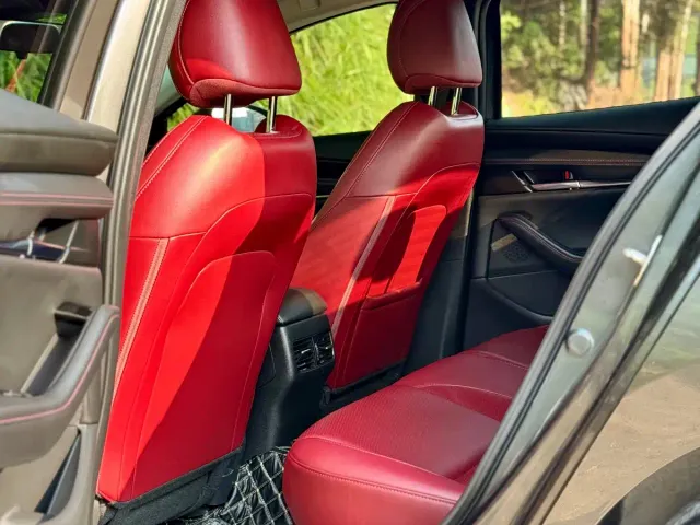 Mazda Axela — Фото автомобиля 8