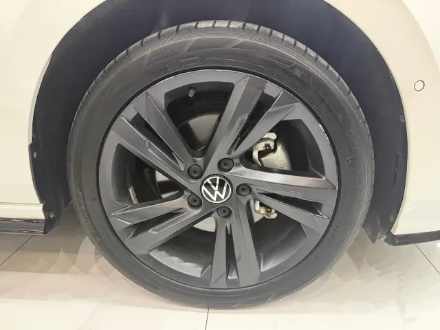Volkswagen Golf — Фото автомобиля 21