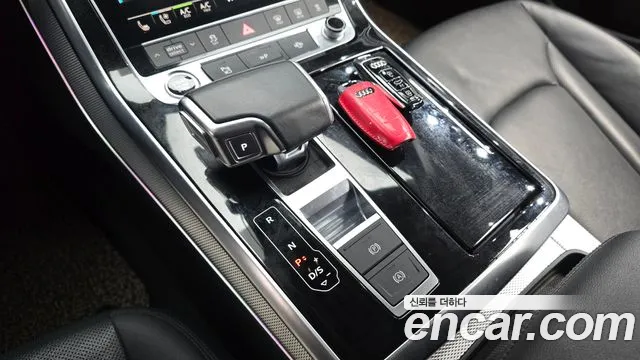 Audi Q8 — Фото автомобиля 9