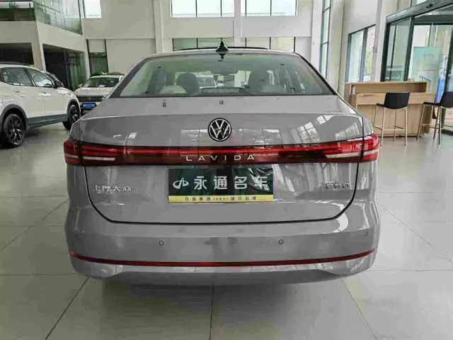 Volkswagen Lavida — Фото автомобиля 8