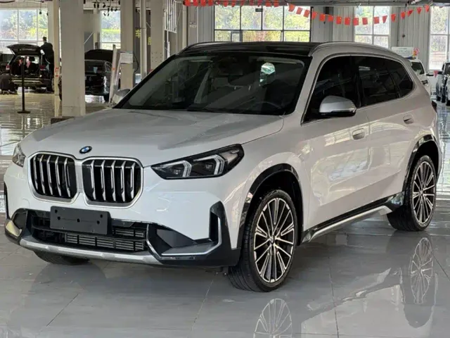 Фотография автомобиля — BMW X1