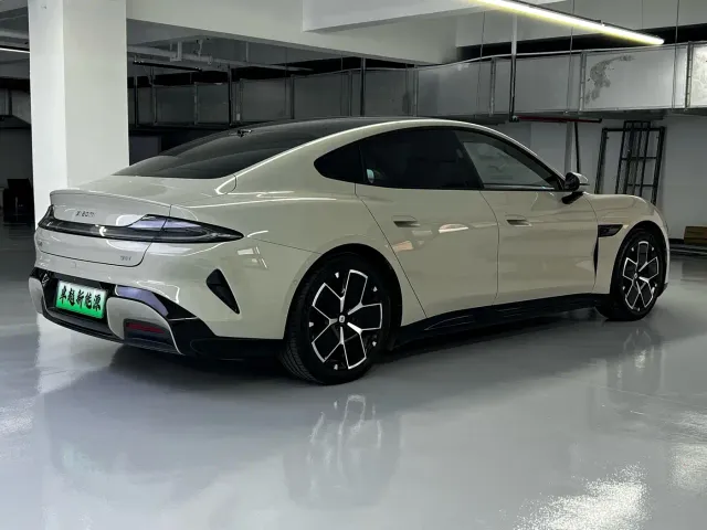 Xiaomi SU7 — Фото автомобиля 11