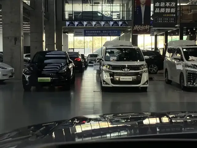 Land Rover Range Rover Sport — Фото автомобиля 9