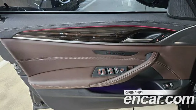 BMW 5 Series G30 — Фото автомобиля 18