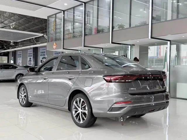 Geely Emgrand — Фото автомобиля 14