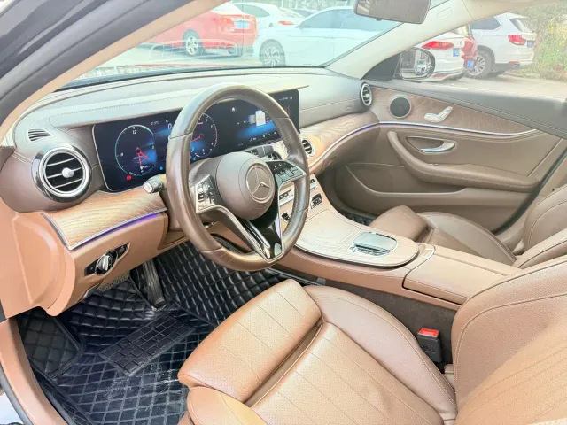 Mercedes-Benz E-Class — Фото автомобиля 10
