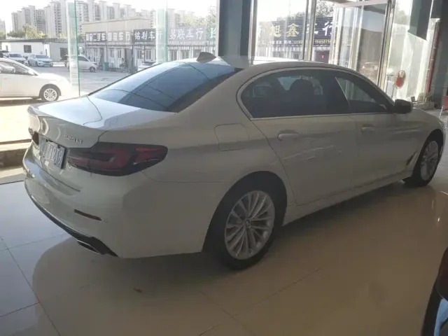 BMW 5 Series — Фото автомобиля 3